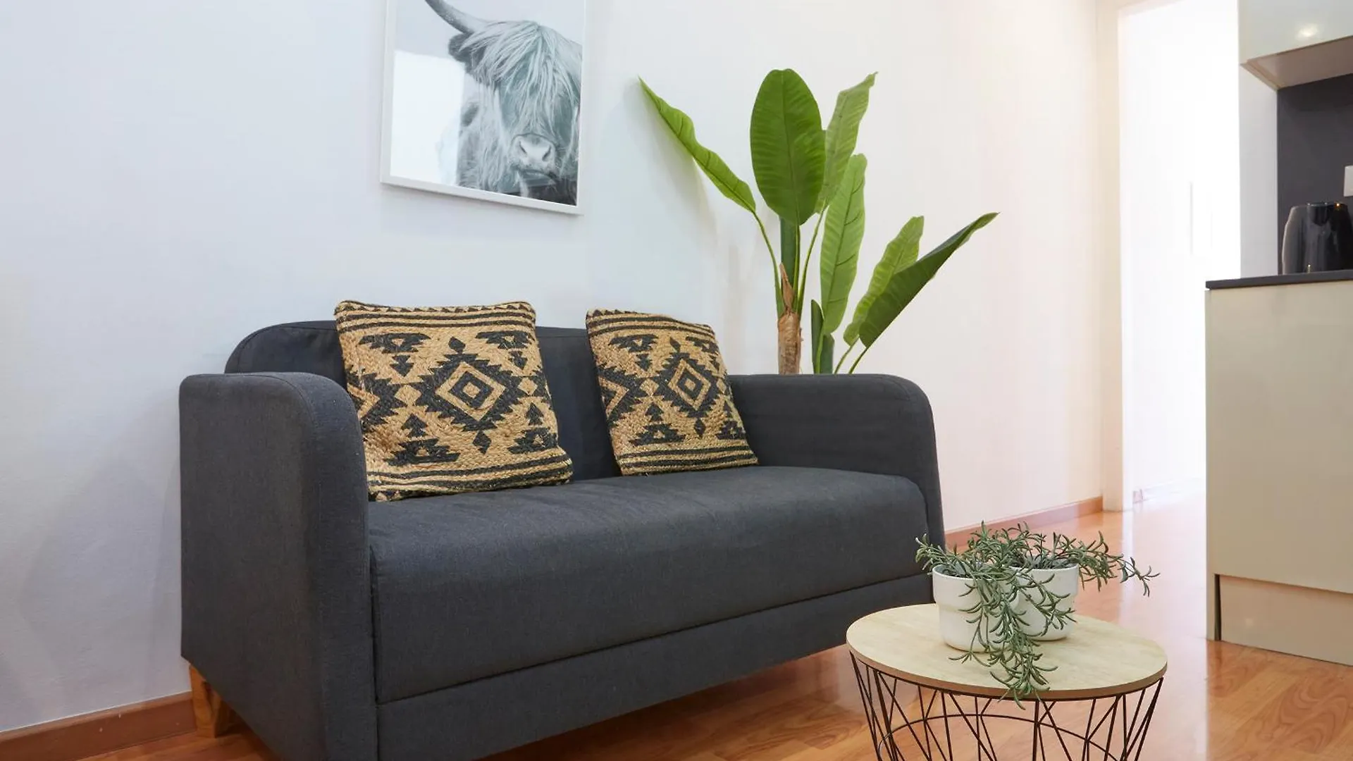 Apartment Ferienwohnung 53Par389 - Magnifico Piso En El Centro De Poble Sec Barcelona